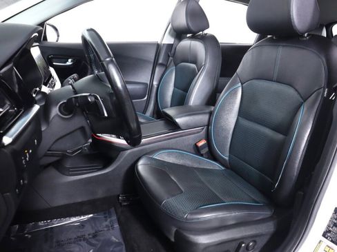 Used 2022 Kia Niro EX Premium w/ Cold Weather Package FWD image 31