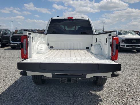 New 2025 Ford F250 Platinum w/ FX4 Off-Road Package image 9