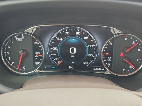 Used 2019 GMC Acadia Denali w/ Technology Package FWD image 12