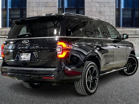 Certified 2022 Ford Expedition Limited image 11