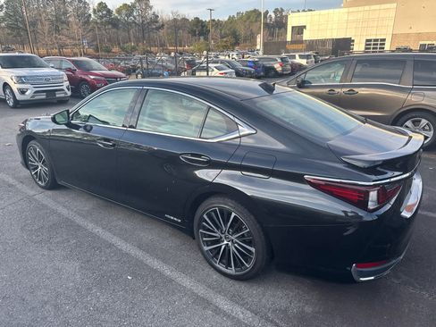 Used 2022 Lexus ES 300h w/ Premium Package image 5