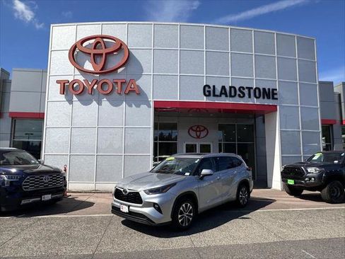Certified 2021 Toyota Highlander XLE AWD/4WD image 4