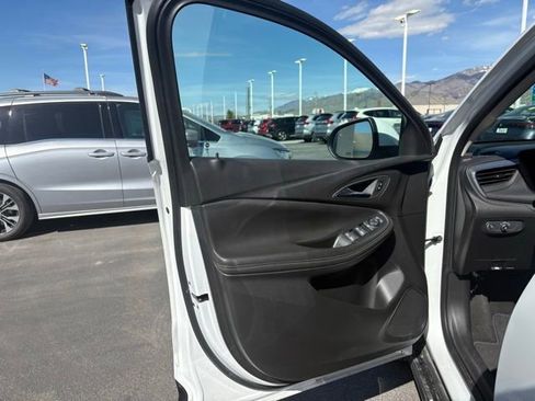 Used 2024 Buick Encore GX Sport Touring image 9