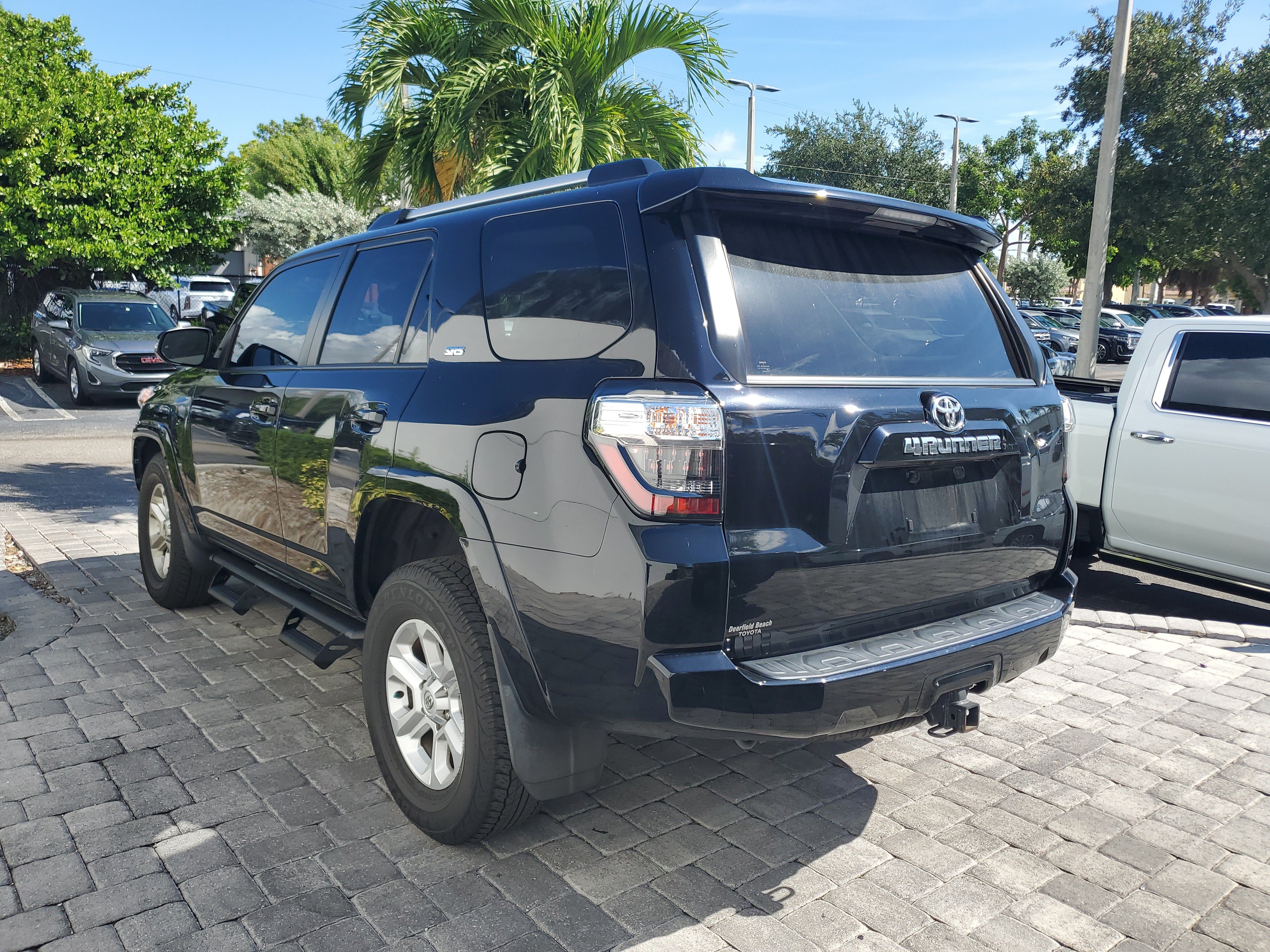 Used 2022 Toyota 4Runner SR5 Premium w/ Moonroof Package RWD image 4