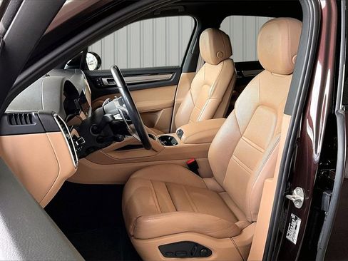 Used 2023 Porsche Cayenne S Platinum image 16