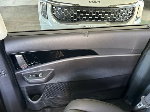 New 2025 Kia Carnival SX Prestige image 16