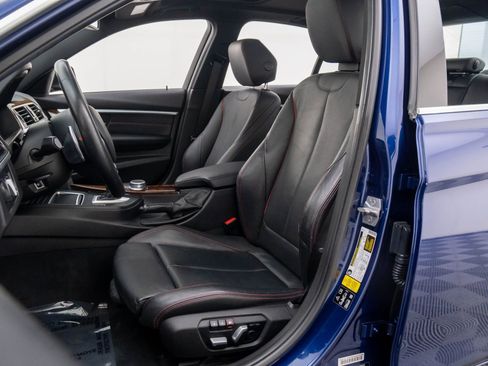 Used 2018 BMW 330i xDrive Sedan w/ Premium Package image 16