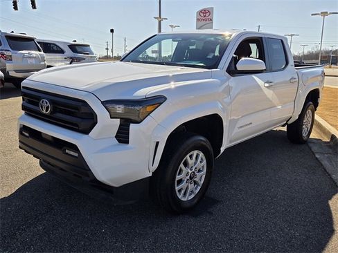 Used 2024 Toyota Tacoma SR5 image 3