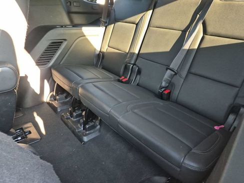 Used 2022 Chevrolet Tahoe Z71 w/ Luxury Package AWD/4WD image 10