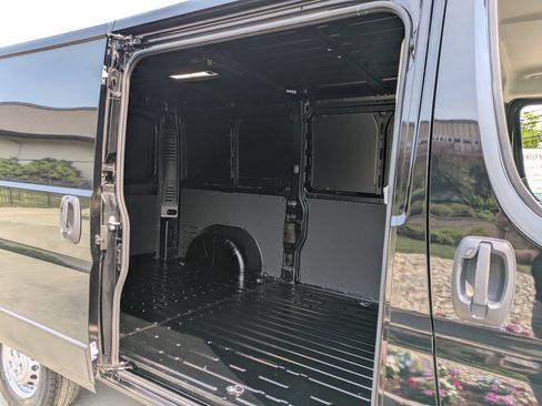 Used 2026 RAM ProMaster 3500 w/ Premium Convenience Group FWD image 32