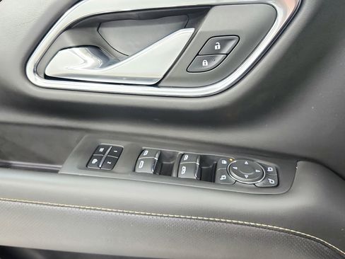 Used 2023 Chevrolet Suburban Premier image 33