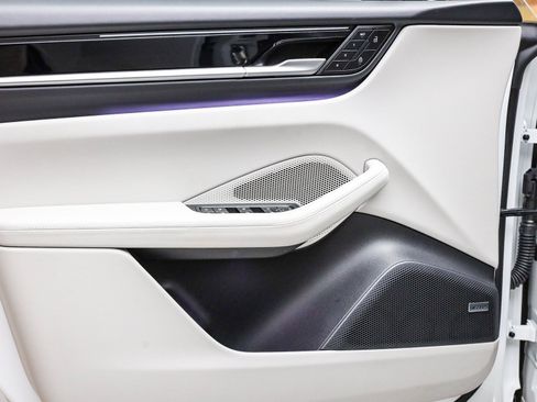 Used 2025 Porsche Macan Electric image 24