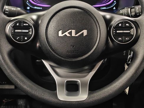 Used 2025 Kia Soul LX w/ LX Technology Package FWD image 5