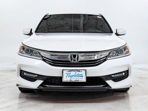 Used 2017 Honda Accord Sport image 4