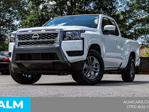 Used 2025 Nissan Frontier SV RWD image 2