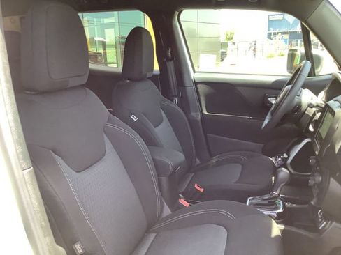 Used 2021 Jeep Renegade Latitude FWD image 37