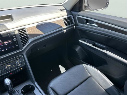 Used 2019 Volkswagen Atlas SE w/ Towing Package FWD image 16