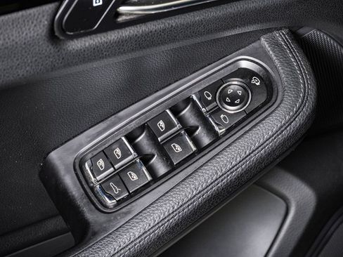 Used 2022 Porsche Macan AWD/4WD image 26