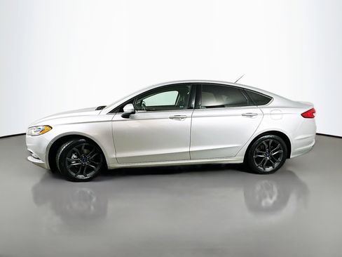 Used 2018 Ford Fusion SE w/ Equipment Group 201A image 4
