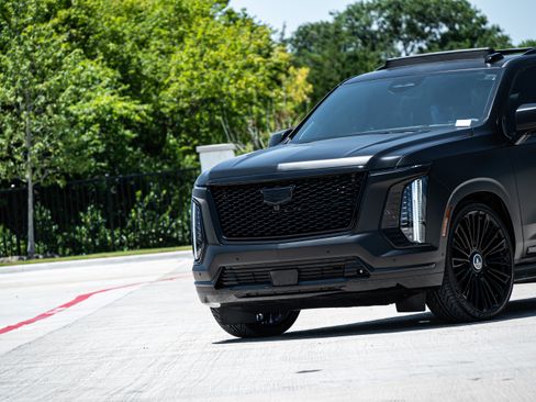Used 2026 Cadillac Escalade Platinum Sport w/ LPO, ONYX Package AWD/4WD image 48