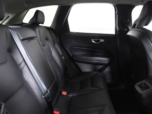 Used 2025 Volvo XC60 B5 Plus image 24