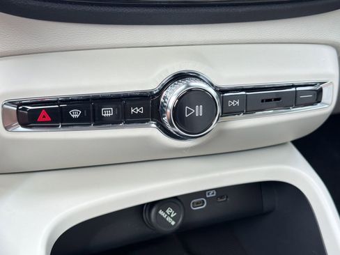 New 2026 Volvo XC40 B5 Plus w/ Protection Package Premier image 19