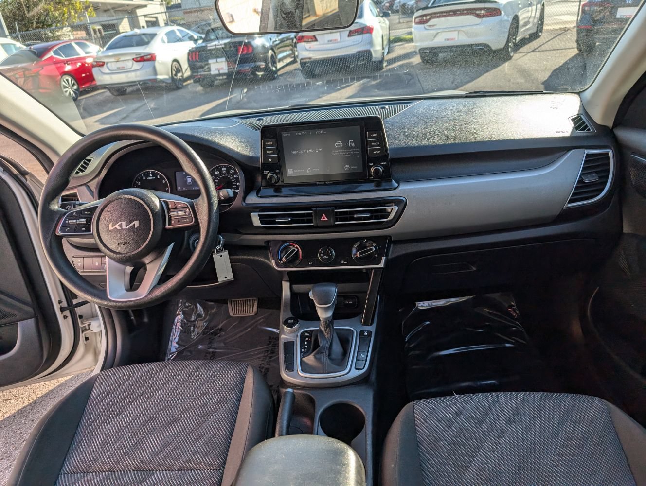 Used 2023 Kia Seltos LX AWD/4WD image 14