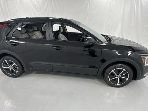 New 2025 Kia Niro EX image 2