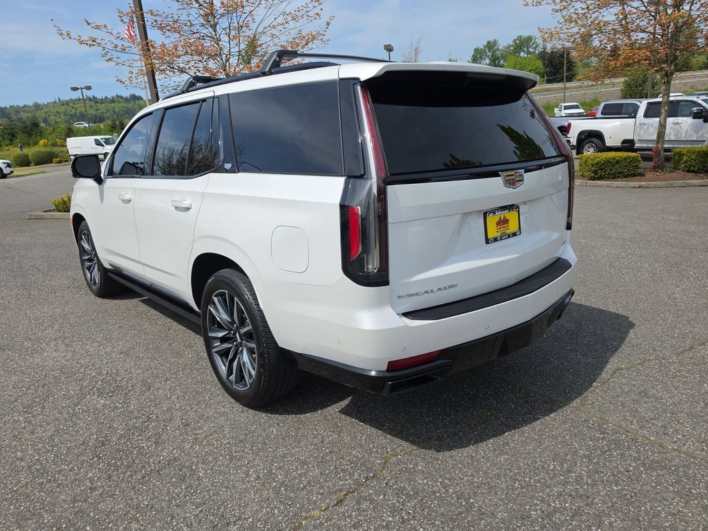 Certified 2024 Cadillac Escalade Sport Platinum w/ Heavy-Duty Trailer Package AWD/4WD image 4
