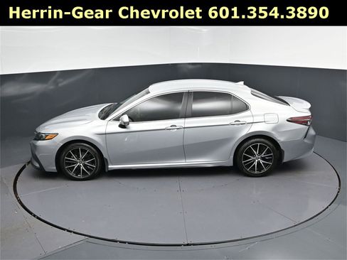 Used 2024 Toyota Camry SE image 33