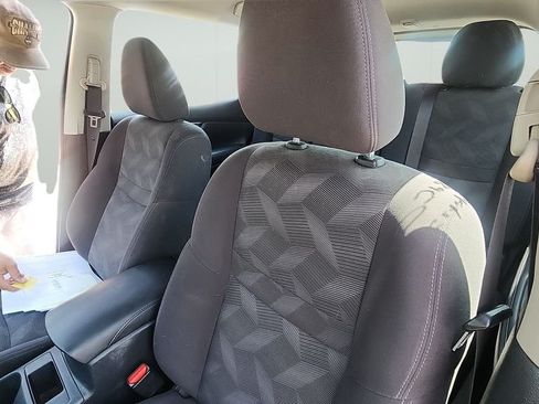 Used 2016 Nissan Rogue S FWD image 12