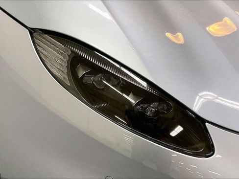 Used 2021 Aston Martin V8 Vantage Base image 29