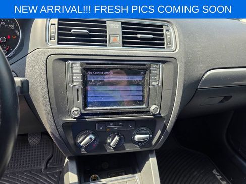Used 2017 Volkswagen Jetta SE FWD image 8
