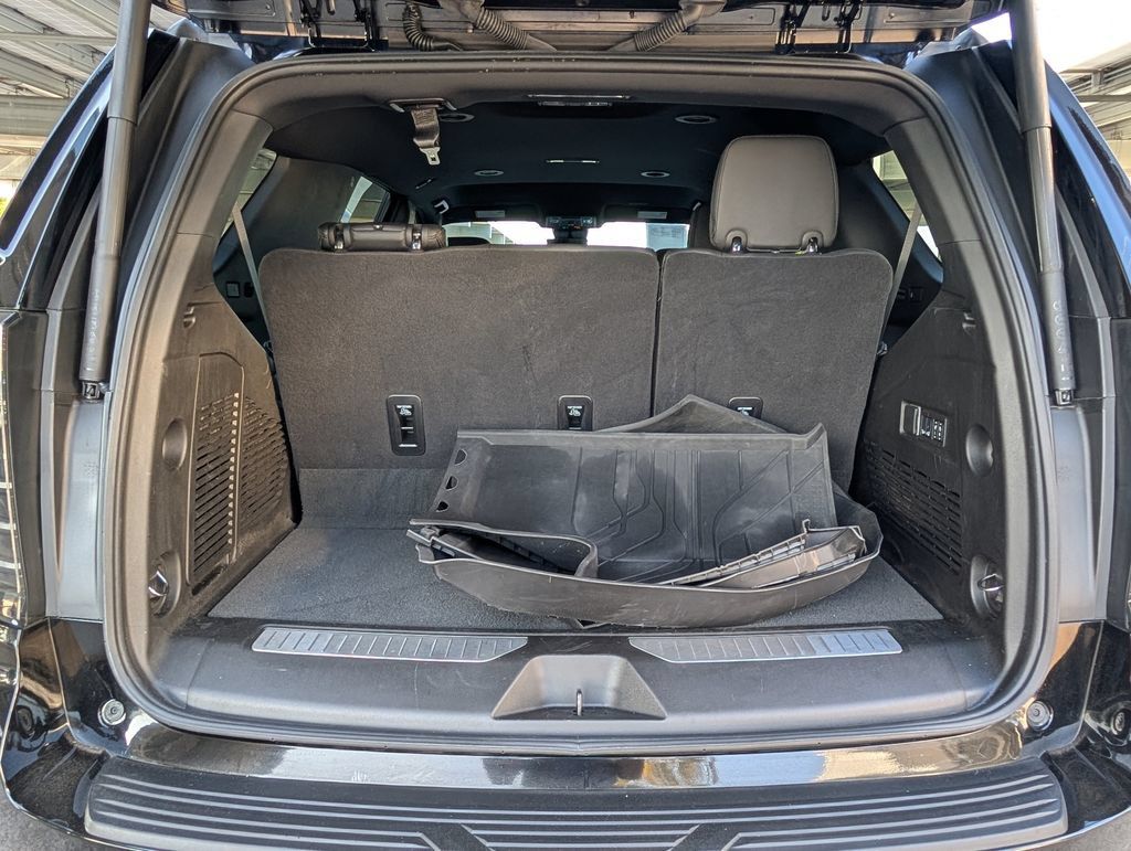 Used 2025 Chevrolet Tahoe High Country AWD/4WD image 25