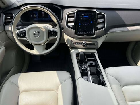 Used 2024 Volvo XC90 T8 Plus w/ Protection Package Premier AWD/4WD image 12
