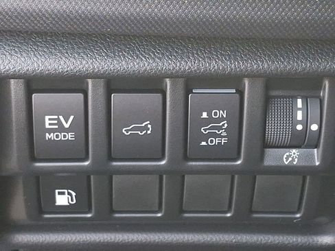 Used 2025 Subaru Forester Limited w/ Popular Package image 25