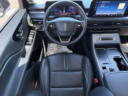 Used 2025 Lincoln Aviator 2WD image 13