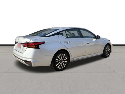 Used 2024 Nissan Altima 2.5 SV FWD image 5