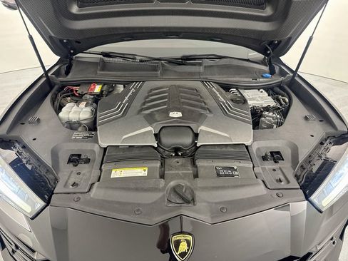 Used 2022 Lamborghini Urus AWD/4WD image 32