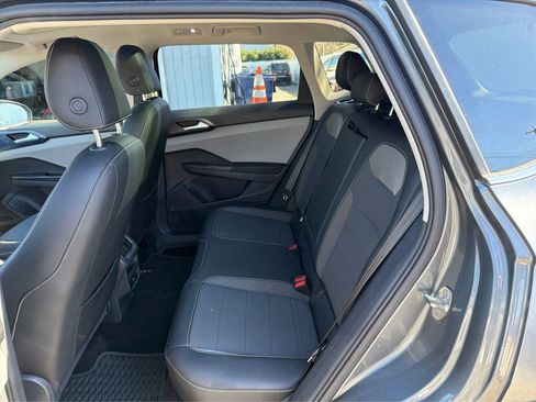 Used 2022 Volkswagen Taos SE image 13