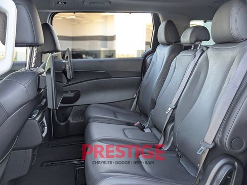 Used 2025 Kia Carnival SX Prestige FWD image 31