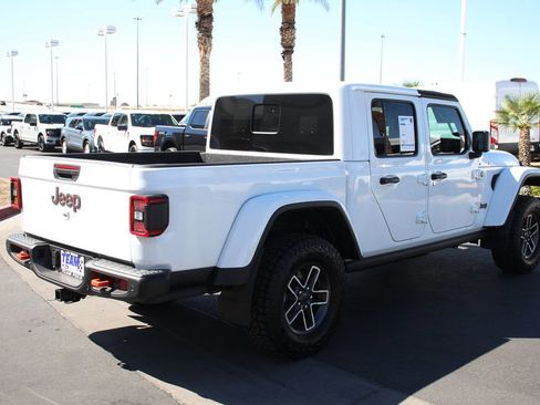 Used 2025 Jeep Gladiator Mojave AWD/4WD image 8