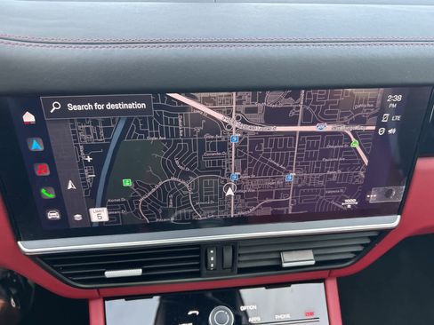 Used 2023 Porsche Cayenne Platinum Edition image 42