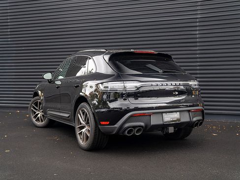 Certified 2025 Porsche Macan image 3