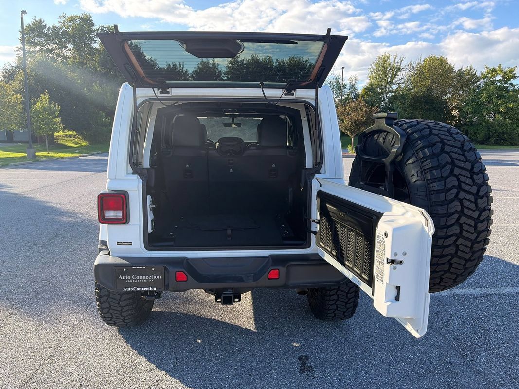 Used 2021 Jeep Wrangler Unlimited Sahara w/ Uconnect 4C Nav & Sound Group AWD/4WD image 11