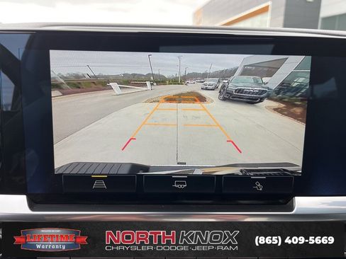 Used 2024 Chevrolet Silverado 2500 LT w/ Convenience Package image 10