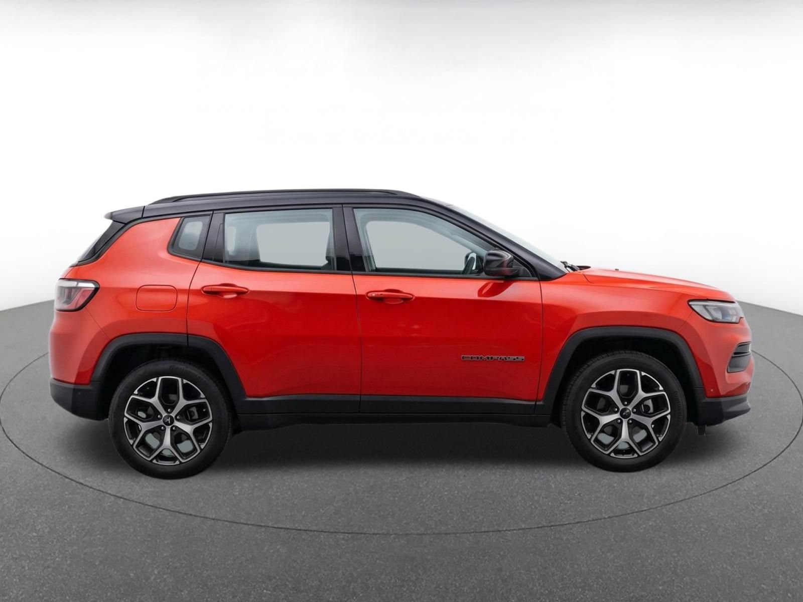 Used 2025 Jeep Compass Limited AWD/4WD image 12