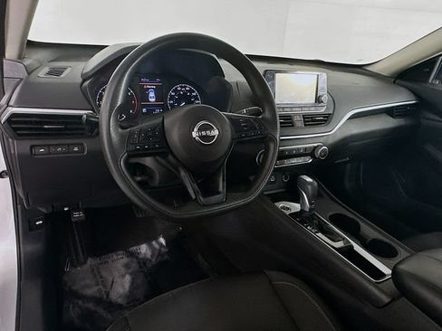 Used 2024 Nissan Altima 2.5 S FWD image 11