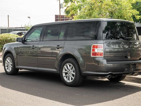 Used 2019 Ford Flex SE image 3