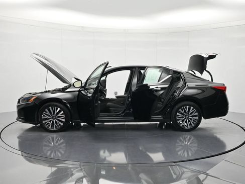 Used 2025 Nissan Altima 2.5 SV FWD image 46